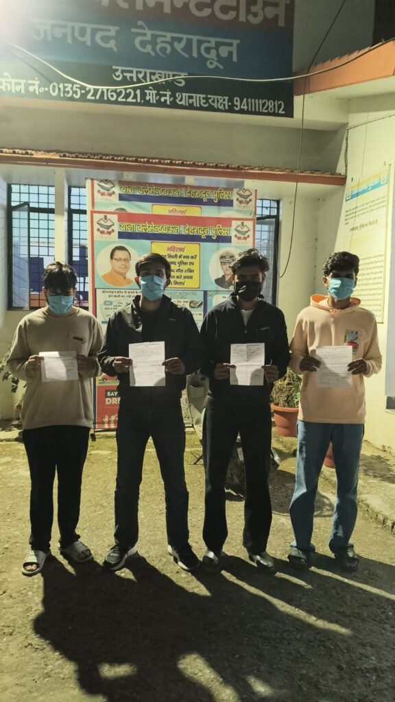 सार्वजनिक स्थान पर हुड़दंग करने वालो को दून पुलिस ने पढ़ाया कानून का पाठ