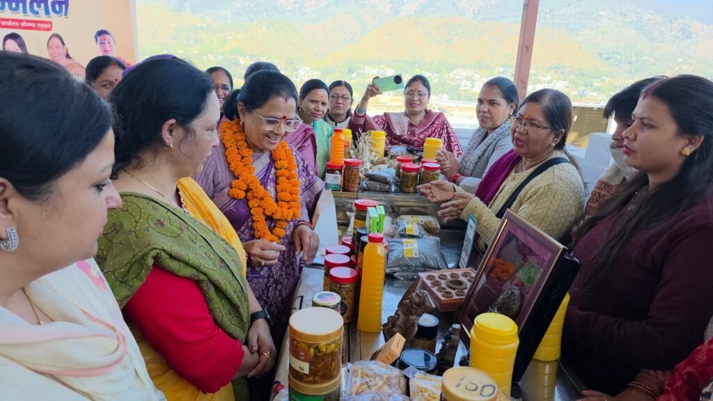 स्वदेशी उत्पादों व महिला उद्यमिता के बढ़ावे से मातृशक्ति के हुनर को मिल रही नई पहचान