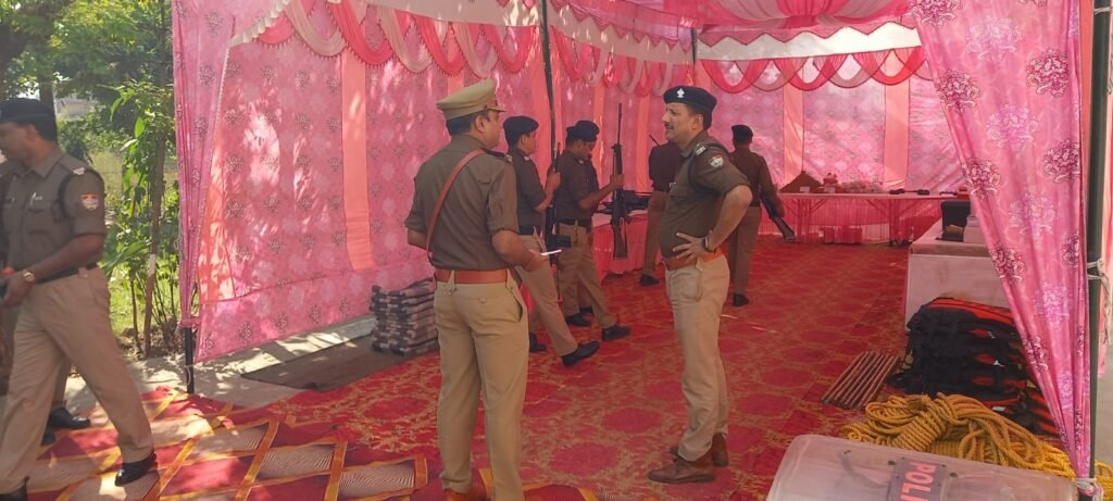 पुलिस अधीक्षक ग्रामीण द्वारा किया गया थाना खानपुर अर्ध्दवार्षिक निरीक्षण