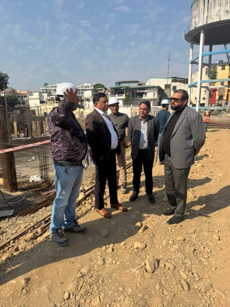 प्राधिकरण उपाध्यक्ष बंशीधर तिवारी का डोईवाला से ऋषिकेश तक औचक निरीक्षण,