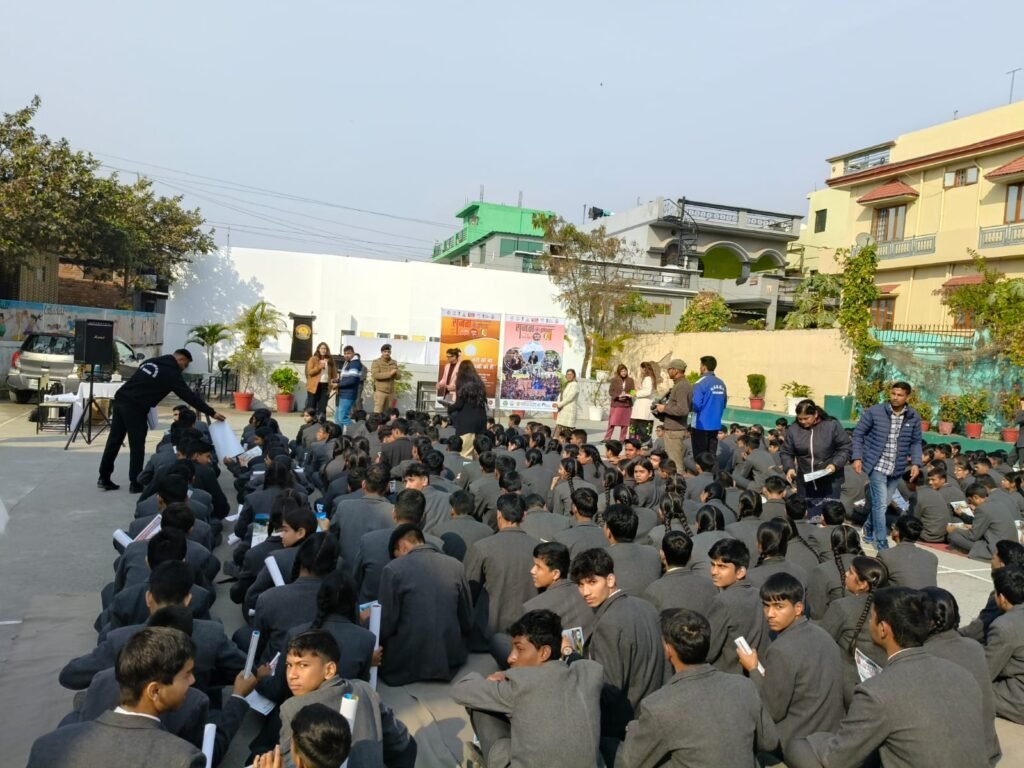 दून पुलिस ने स्कूली छात्रों के बीच फिर चलाई जागरूकता की पाठशाला