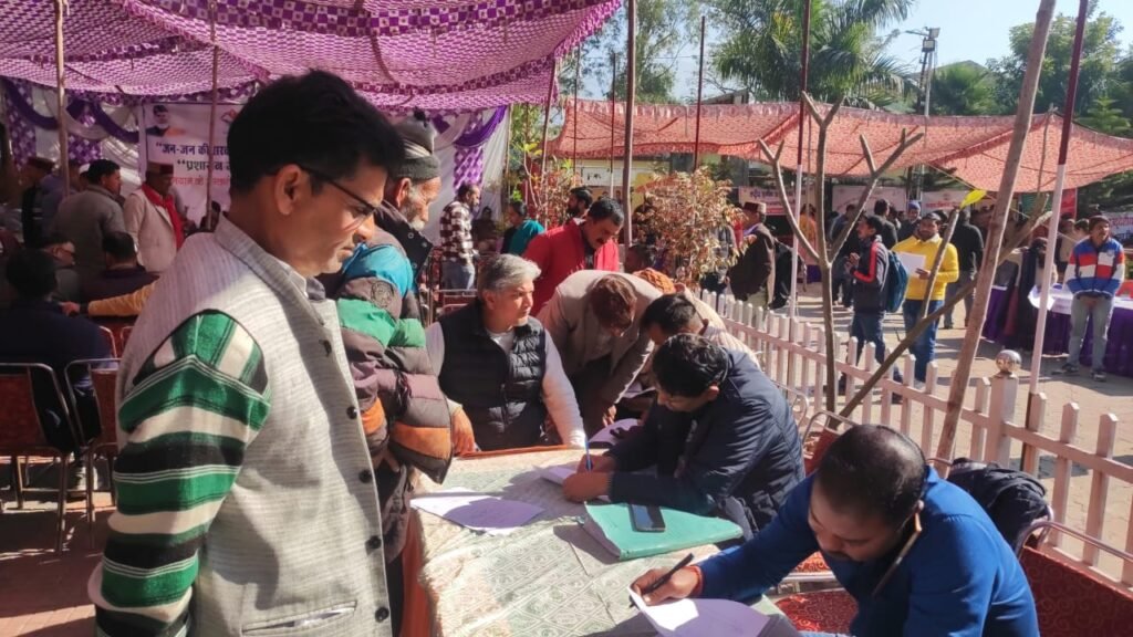 बहुउद्देशीय शिविर में 245 लोगों की जांच, निःशुल्क दवाओं का वितरण शिविर में उठीं 117 शिकायतें, 72 का मौके पर समाधान