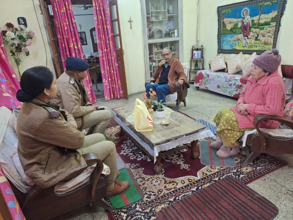 दून पुलिस पहुंची सीनियर सिटीजन के द्वार