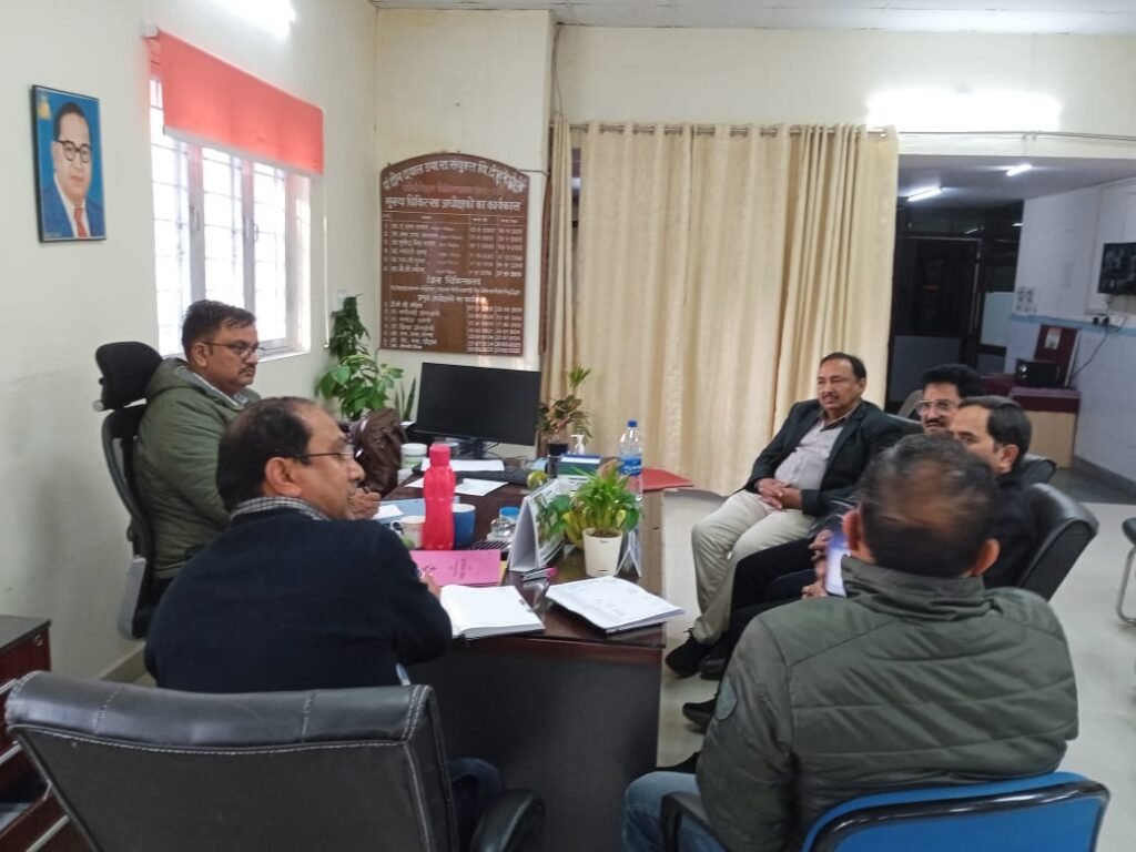 मुख्य चिकित्सा अधिकारी द्वारा ली गई जिला चिकित्सालय की समीक्षा बैठक