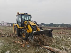 अवैध प्लॉटिंग पर चला बुलडोज़र, 10 बीघा क्षेत्र में ध्वस्तीकरण