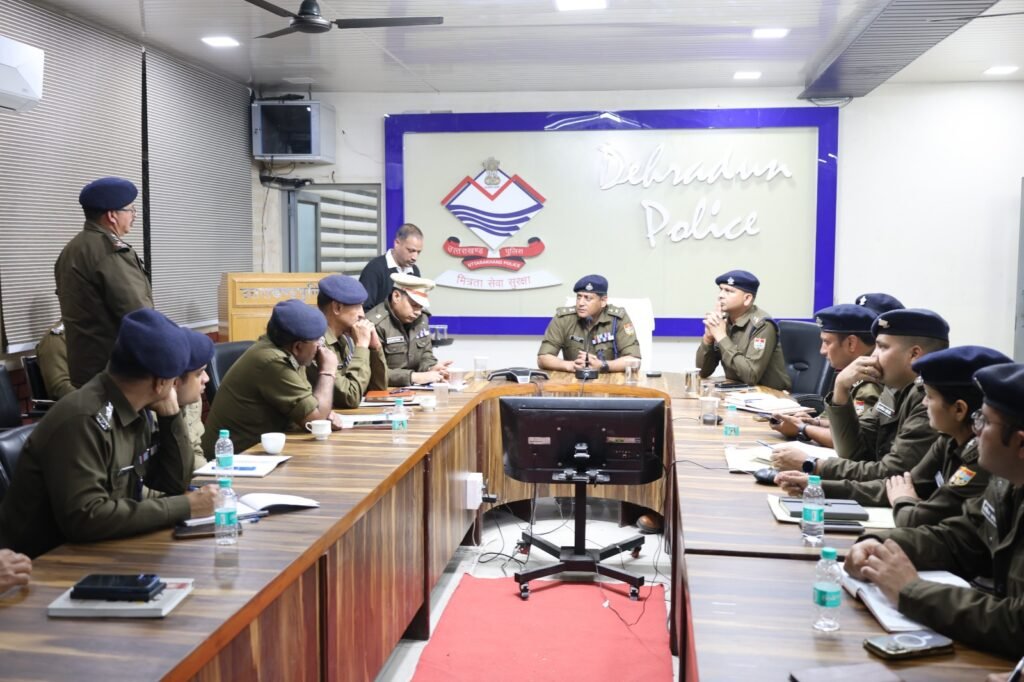 अपनी पहली बैठक में ही कडक तेवर में दिखे एसएसपी देहरादून